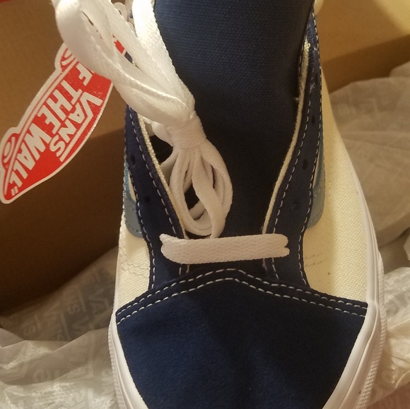 Sneakers - Picture 3 of 4